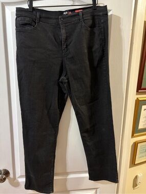 Style & Co. women ‘s Sz 18 Tummy Control Straight Jeans Black